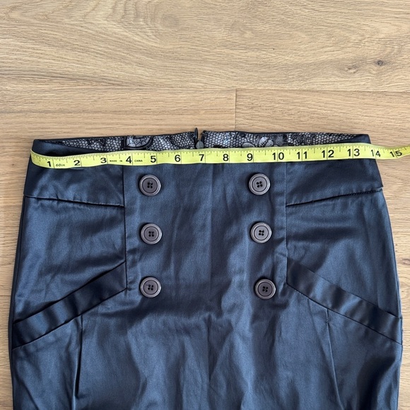 🖤 Dynamite Charcoal Mini Skirt with Button Accents
Size 5 - Picture 5 of 6